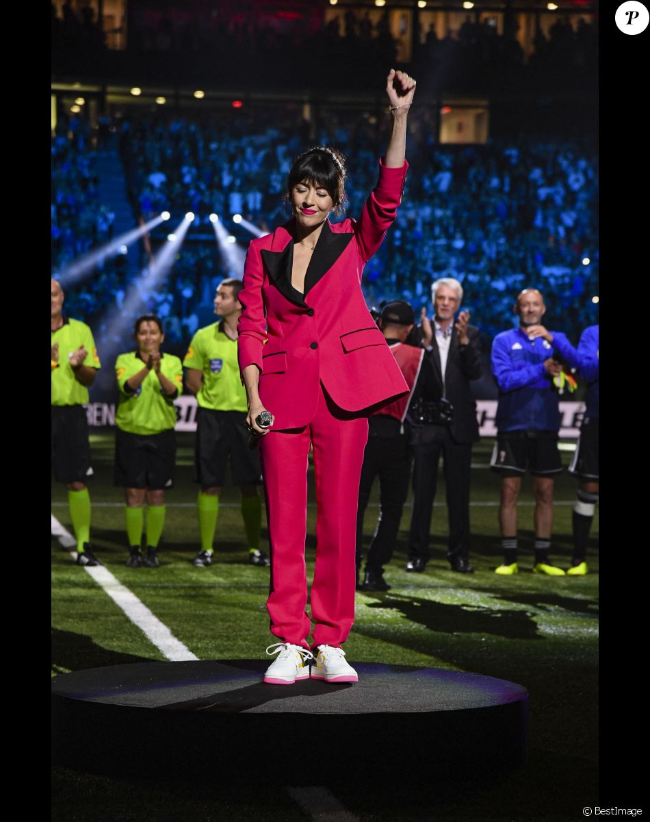 Nolwenn Leroy fait le show d'avant-match des légendes à la U Arena à Nanterre, le 12 juin 2018. © Bestimage