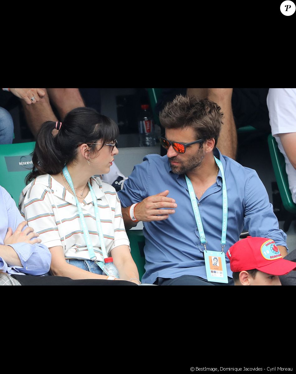 Nolwenn Leroy et son compagnon Arnaud Clément dans les tribunes des Internationaux de France de Tennis de Roland-Garros à Paris, le 10 juin 2018. © Dominique Jacovides - Cyril Moreau/Bestimage