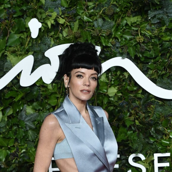 Lily Allen au photocall de la soirée des "British Fashion Awards 2021" à Londres, le 29 novembre 2021.