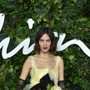 Alexa Chung au photocall de la soirée des "British Fashion Awards 2021" à Londres, le 29 novembre 2021.