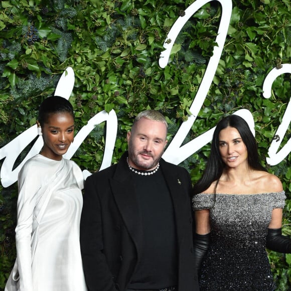 Kim Jones, Demi Moore au photocall de la soirée des "British Fashion Awards 2021" à Londres, le 29 novembre 2021.