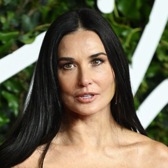 Demi Moore au photocall de la soirée des "British Fashion Awards 2021" à Londres, le 29 novembre 2021.