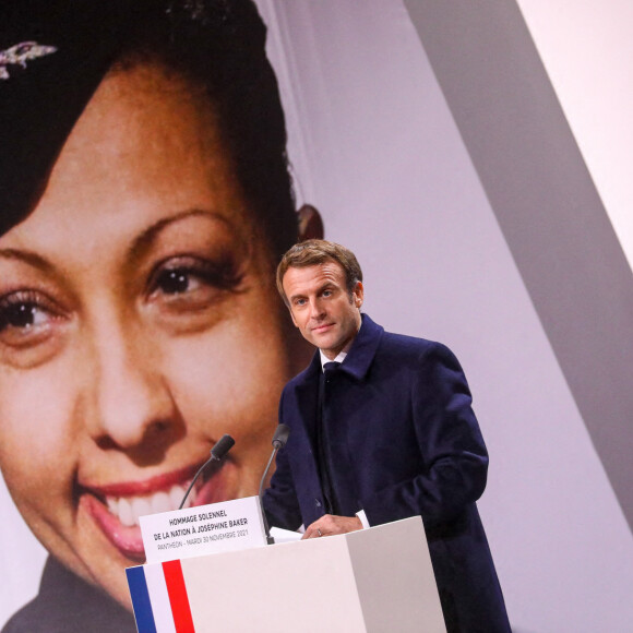 Le président de la République française, Emmanuel Macron prononce un discours lors de la cérémonie solennelle d'entrée de la diva Joséphine Baker au Panthéon à Paris, France, le 30 novembre 2021. Le cénotaphe de la danseuse et chanteuse française d'origine américaine qui a combattu pour la Résistance française et contre le racisme, Joséphine Baker (1906-1975). L'icône sera la sixième femme sur 80 personnalités illustres à recevoir l'honneur d'être accueillie au Panthéon. © Dominique Jacovides/Bestimage 