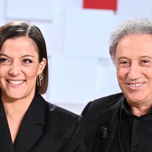 Exclusif - Camille Lellouche et Michel Drucker - Enregistrement de l'émission "Vivement Dimanche" présentée par M.Drucker et diffusée le 5 décembre sur France 2. Le 23 novembre 2021 © Guillaume Gaffiot / Bestimage 