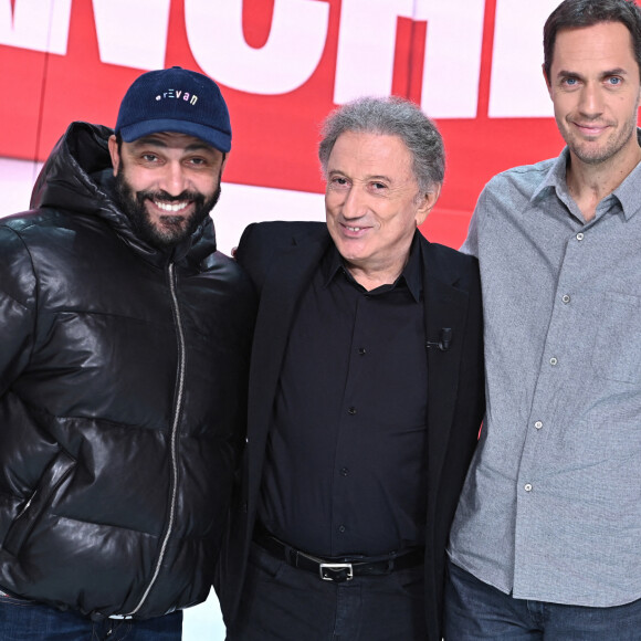 Exclusif - Jean Rachid, Michel Drucker, et Grand Corps Malade (Fabien Marsaud) - Enregistrement de l'émission "Vivement Dimanche" présentée par M.Drucker et diffusée le 5 décembre sur France 2. Le 23 novembre 2021 © Guillaume Gaffiot / Bestimage 
