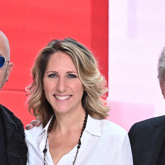 Exclusif - Pascal Obispo, Maud Fontenoy et Eddy Mitchell - Enregistrement de l'émission "Vivement Dimanche prochain" présentée par M.Drucker et diffusée le 5 décembre sur France 2. Le 23 novembre 2021 © Guillaume Gaffiot / Bestimage 