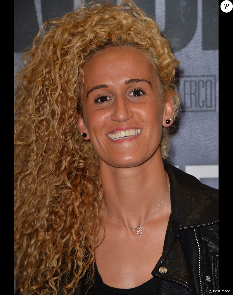 Kheira Hamraoui a été agressée, son équipière Aminata Diallo est en garde à vue - Kheira Hamraoui ( PSG) - Avant-première du film "Braqueurs" à l'UGC Les Halles à Paris. Le 28 avril 2016