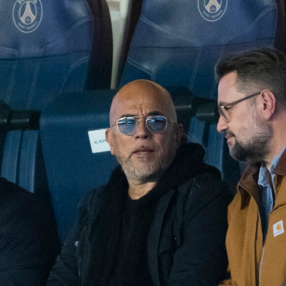 Pascal Obispo - People assistent à la victoire du PSG (2) face à Manchester City (0) lors de la deuxième journée de la Ligue des champions au Parc des Princes à Paris le 28 septembre 2021. © Cyril Moreau/Bestimage 