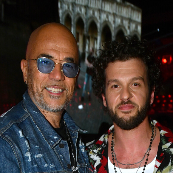 Pascal Obispo et Claudio Capeo - Backstage artistes - Direct de l'émission "Tous ensemble pour la musique" pour la fête de la musique 2020 à l'AccorHotels Arena à Paris le 19 juin 2020. © Cyril Moreau / Veeren Ramsamy / Bestimage 