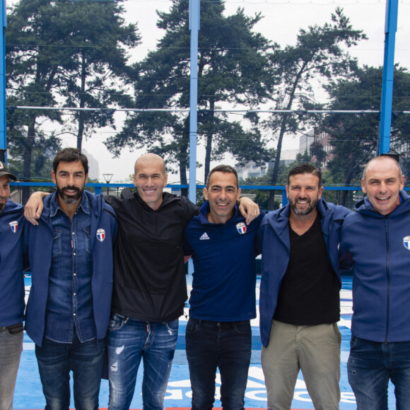 Zinédine Zidane et ses coéquipiers Christian Karembeu, Fabien Barthez, Lionel Charbonnier, Robert Pirès, Youri Djorkaeff, Vincent Candela, Alain Boghossian, Laurent Blanc et Sabri Lamouchi - À l'occasion du 20ème anniversaire de la victoire des Bleus en Coupe du monde, l'ex-entraîneur du Real Madrid inaugure un terrain pour les jeunes à côté du Stade de France le "playground ZZ 10", à Saint-Denis, Seine Saint-Denis, France, le 11 juin 2018. © Bestimage