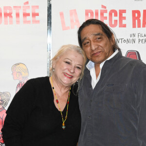 Josiane Balasko et son mari George Aguilar - Première du film "La Pièce Rapportée" au cinéma UGC Ciné Cité Les Halles à Paris, le 30 novembre 2021. © Guirec Coadic/Bestimage