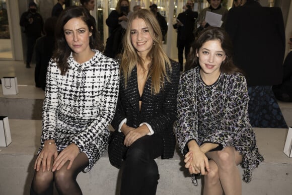 Anna Mouglalis, Joana Preiss et Zoé Adjani assistent au défilé de mode Chanel Métiers d'Art 2021-2022 au 19M. Paris, le 7 décembre 2021. © Olivier Borde/Bestimage