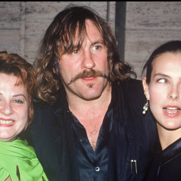 ARCHIVES - JOSIANE BALASKO, GERARD DEPARDIEU ET CAROLE BOUQUET A LA PREMIERE DU FILM "TROP BELLE POUR TOI" A NEW YORK EN 1989  