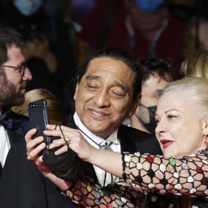 Josiane Balasko et son mari George Aguilar - Montée des marches du film « Tralala » lors du 74ème Festival International du Film de Cannes. Le 13 juillet 2021 © Borde-Jacovides-Moreau / Bestimage  Red carpet for the movie « Tralala » during the 74th Cannes International Film festival. On July 13rd 2021 