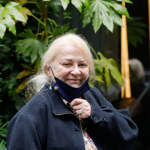 Semi-exclusif - Josiane Balasko arrive à l'enregistrement de l'émission "Vivement Dimanche Prochain" au studio Gabriel à Paris, présentée par M.Drucker et diffusée le 23 mai 2021, au Studio Gabriel à Paris, France, le 11 mai 2021. © Christophe Clovis/Bestimage  No Web pour la Belgique et la Suisse Semi-Exclusive - Celebs arrive at the "Vivement Dimanche Prochain" recording show at the Gabriel studio in Paris, France, on May 11, 2021, presented by M.Drucker and aired on May 23, 2021. 