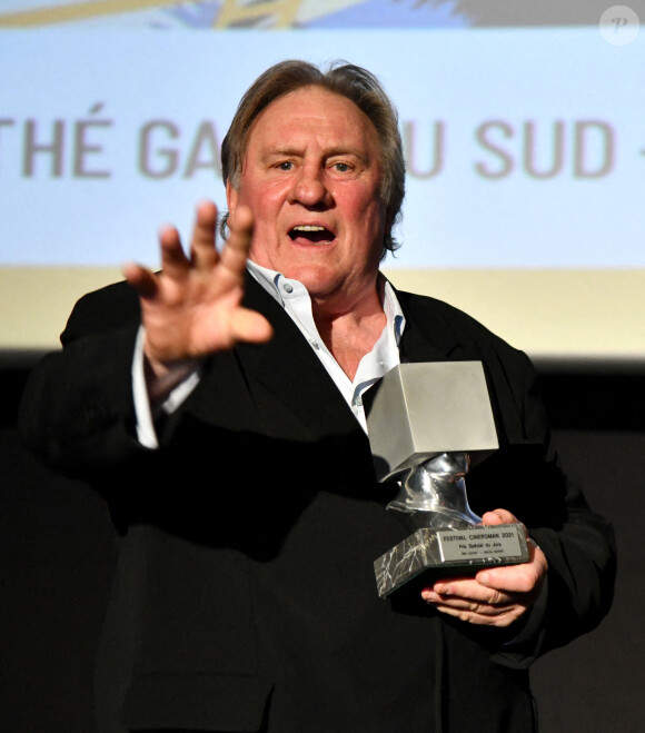 Gérard Depardieu lors de la soirée de clôture de la 3eme édition du Festival Cinéroman à Nice, le 24 octobre 2021. C'est avec la remise des prix et la projection en avant première du film Goliath, réalisé par F.Tellier, que Cinéroman s'est achevé avec en invité surprise, G.Depardieu. 9 films tirés de roman ont été présentés en compétition et le Jury, présidé cette année par N.Bedos, a recompensé pour le prix du meilleur film adapté d'un roman : F.Zeller pour The Father, pour Le prix d'interprétation féminine : G.Londez pour The Father, dans Le Discours de Laurent Tirard et Benedetta de Paul Verhoeven, pour le prix d'interprétation masculine : B.Lavernhe pour Le Discours de Laurent Tirard, pour le prix coup de coeur du festival à une personnalité du cinéma pour sa relation très forte avec la ville de Nice et la côte d'Azur : M.Boujenah, et pour finir, le prix spécial du jury a été décerné à G.Depardieu pour avoir remis dans la lumière des oeuvres littéraires et su incarner des personnages de papier auxquels personne n'aurait osé prêter sa voix et son regard. Maigret, Germinal, Les Misérables, Monte Cristo, Les Valseuses, Sous le soleil de Satan, Les Illusions Perdues, Des Hommes, L'homme au masque de fer... &x2028; © Bruno Bebert / Bestimage  Closing ceremony of Cineroman Festival. Nice. October 24th, 2021. 