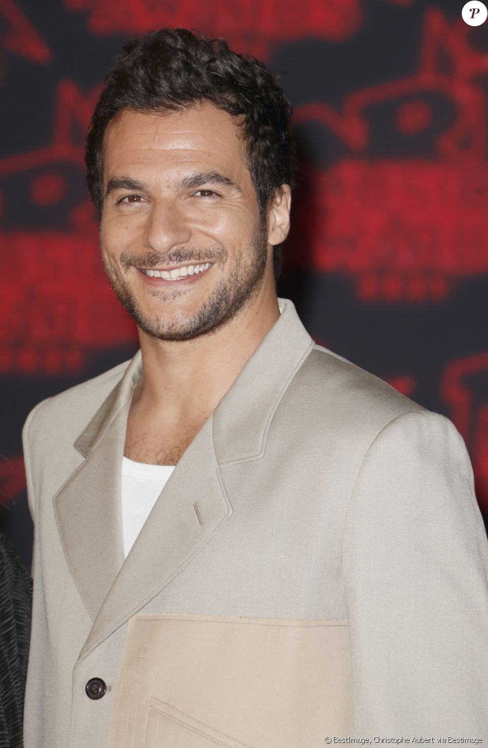Amir lors de la 23ème édition des NRJ Music Awards 2021 au Palais des ...