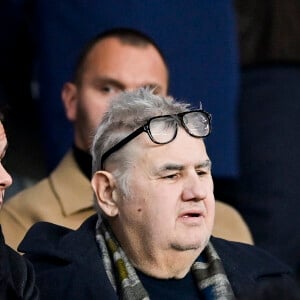 Pierre Ménès - Pierre Ménès assiste au match de Ligue 1 Uber Eats PSG contre Angers (2-1) à Paris, le 15 octobre 2021. © JB Autissier / Panoramic / Bestimage