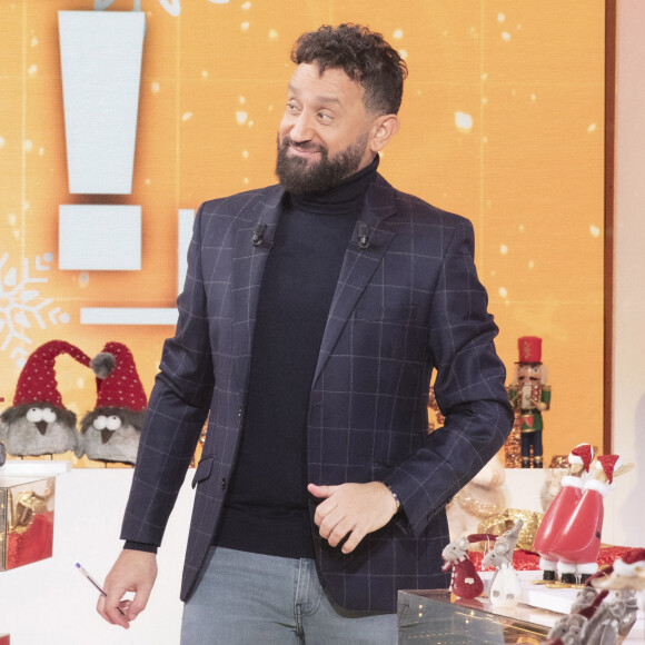 Exclusif - Cyril Hanouna - Sur le plateau de l'émission TPMP (Touche Pas à Mon Poste) présentée par C.Hanouna le 23 novembre 2021. sur C8 - Paris le 23 novembre 2021. © Jack Tribeca / Bestimage