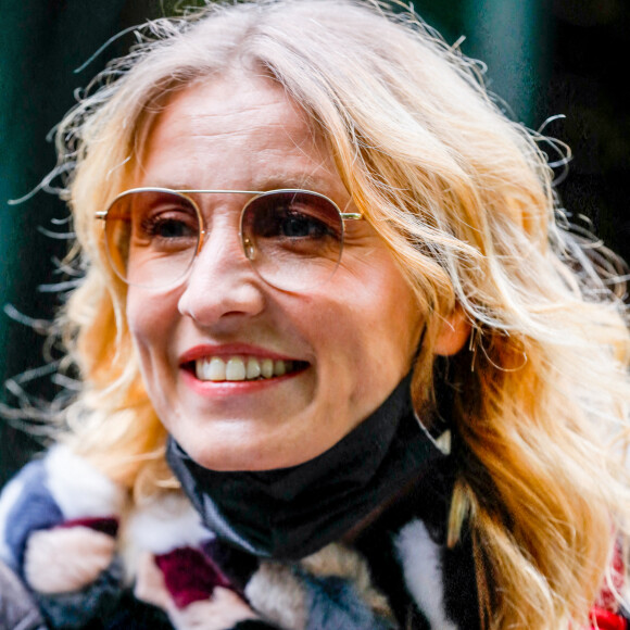 Alexandra Lamy à la sortie de l'enregistrement de l'émission "Vivement Dimanche" au studio Gabriel à Paris, présentée par M.Drucker et diffusée le 20 juin 2021, au Studio Gabriel à Paris, France, le 12 mai 2021. © Christophe Clovis/Bestimage 