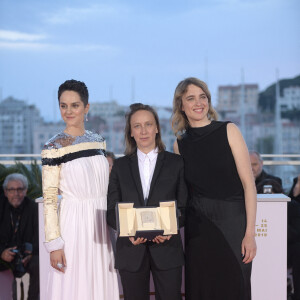 Noémie Merlant, Céline Sciamma (Prix du scénario pour "Portrait de la jeune fille en feu"), Adèle Haenel au photocall des lauréats, après la cérémonie de clôture du 72ème Festival International du Film de Cannes, le 25 mai 2019. © Giancarlo Gorassini/Bestimage 