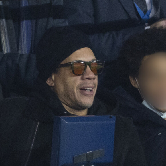 Joey Starr et son fils - People au match de Ligue 1 Uber Eats "PSG contre Monaco (2-0)" au Parc des Princes à Paris le 12 décembre 2021. © Cyril Moreau/Bestimage