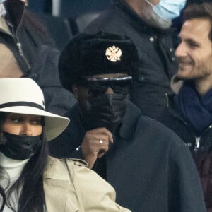 Gims et sa femme Demdem - People au match de Ligue 1 Uber Eats "PSG contre Monaco (2-0)" au Parc des Princes à Paris le 12 décembre 2021. © Cyril Moreau/Bestimage