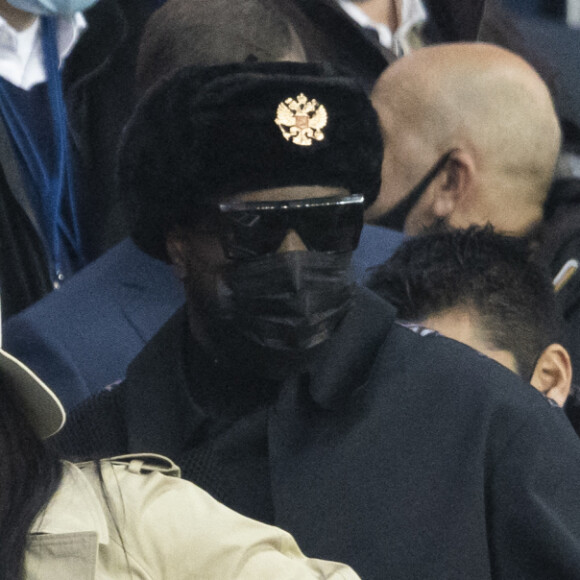 Gims et sa femme Demdem - People au match de Ligue 1 Uber Eats "PSG contre Monaco (2-0)" au Parc des Princes à Paris le 12 décembre 2021. © Cyril Moreau/Bestimage