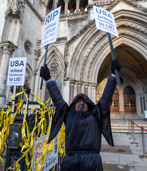 Manifestations contre l'extradition de Julian Assange, devant la cour de justice à Londres, le 10 décembre 2021