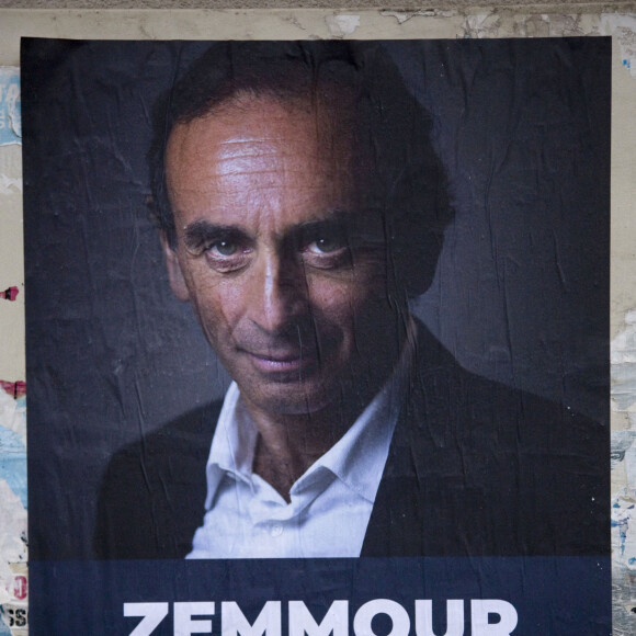 Affiche du candidat à la présidentielle 2022 Eric Zemmour photographiée en 2021