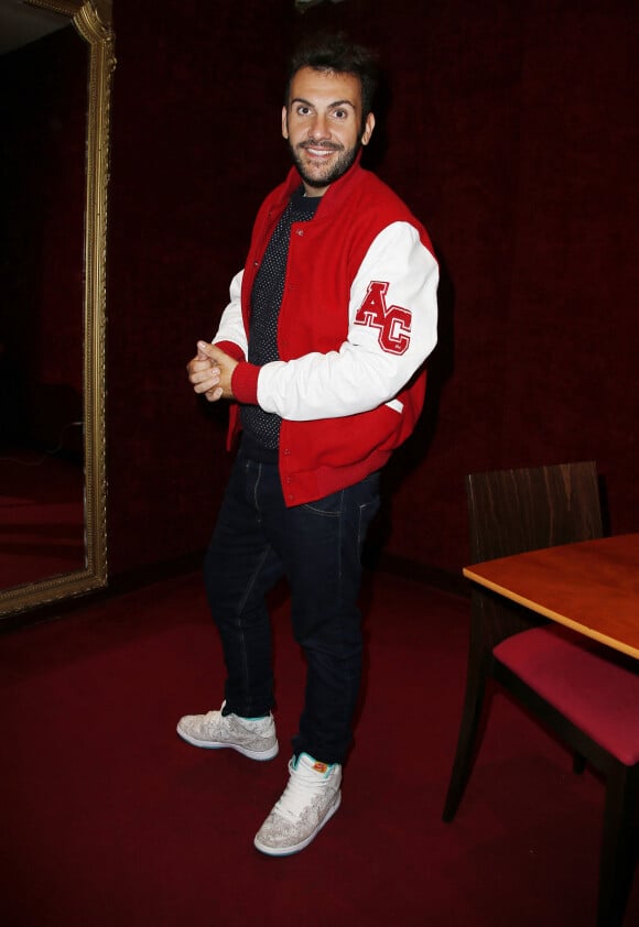 Exclusif - Laurent Ournac pose dans sa loge au Casino de Paris lors de la générale de la pièce "Le Gai Mariage" à Paris le 8 septembre 2015.