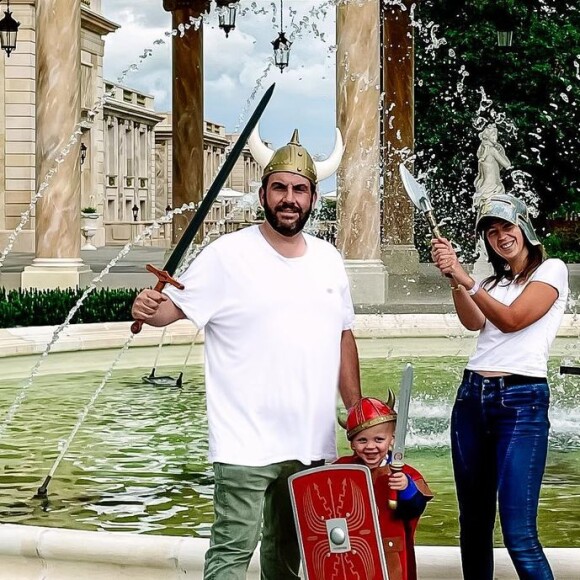 Laurent Ournac avec sa femme Ludivine et ses enfants Capucine et Léon, août 2021