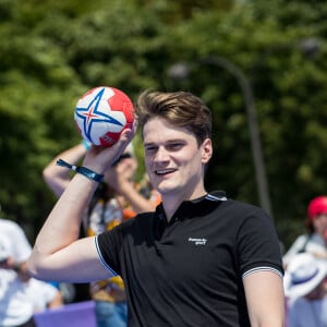 Yannick Agnel - Journée Paris 2024 sur la place de La Concorde à Paris le 23 juin 2019. La Concorde s'est transformée le temps d'une journée pour devenir un magnifique parc sportif urbain au coeur de Paris et inviter petits et grands, en famille, entre amis, à partager des moments inoubliables au contact des plus grands athlètes. © Cyril Moreau/Bestimage