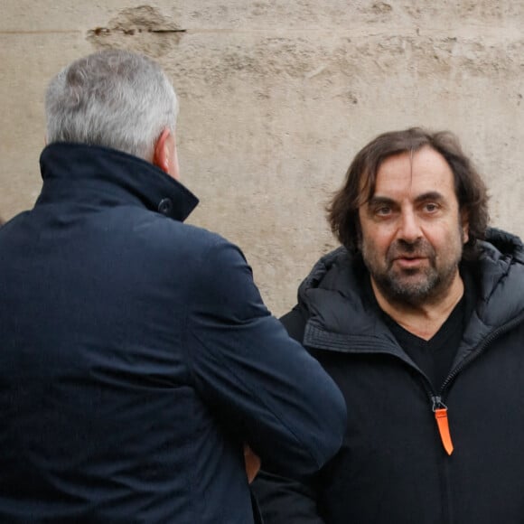 André Manoukian - Sorties de la bénédiction en hommage à Maryse Wolinski en l'église Saint Eustache à Paris le 15 décembre 2021.