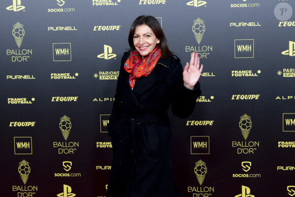 Anne Hidalgo (Maire de Paris) - Photocall de la cérémonie du Ballon d'Or 2021 au Théâtre du Châtelet à Paris. Le 29 novembre 2021. © Jean-Baptiste Autissier / Panoramic / Bestimage