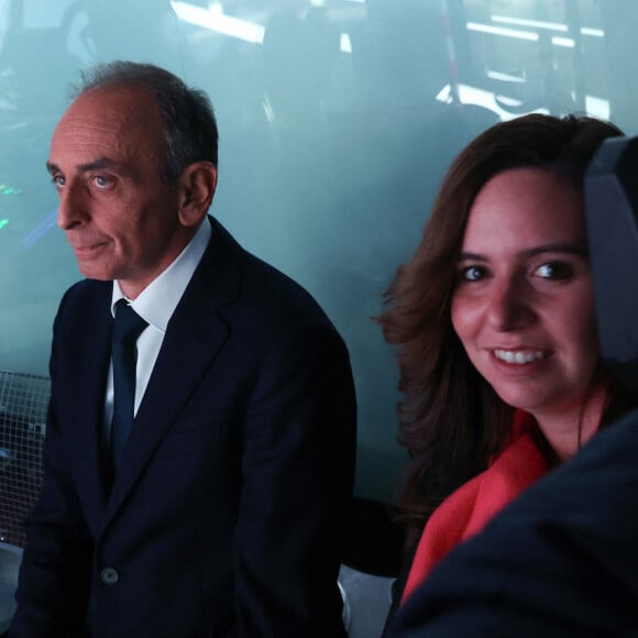 Eric Zemmour et Sarah Knafo à Paris avant de se rendre dans les locaux de TF1 le 30 novembre 2021