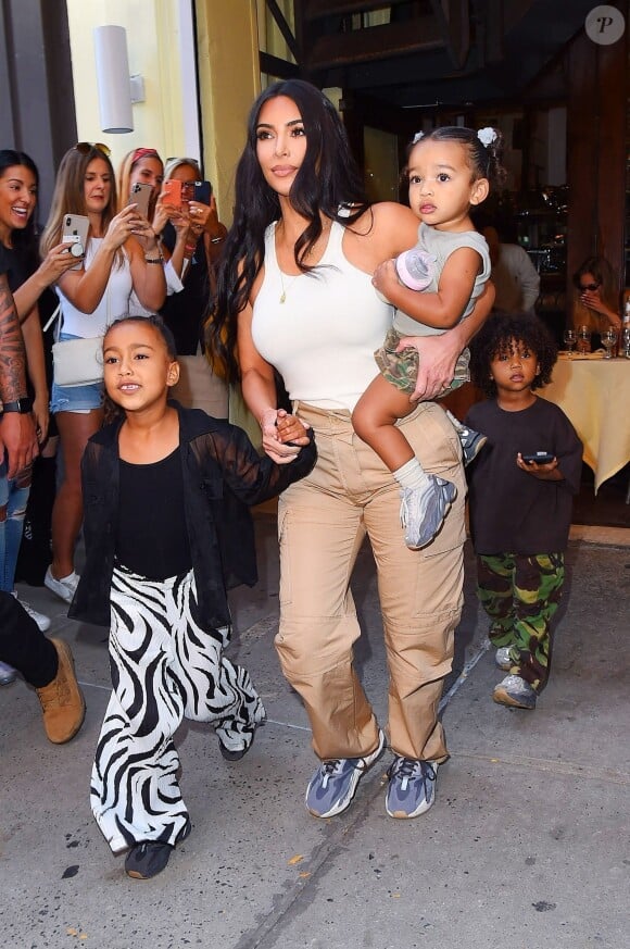 Kim Kardashian et ses enfants Saint West, North West et Chicago West à New York, le 29 septembre 2019.