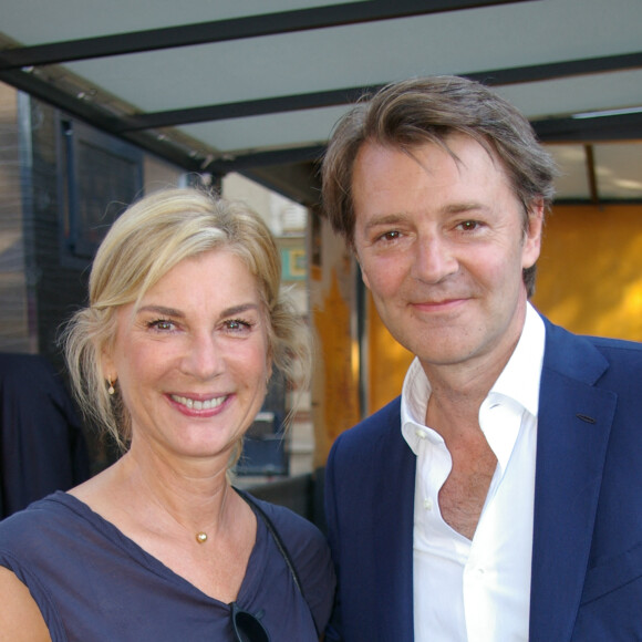 Michèle Laroque et François Baroin dans le village du tour de France à Troyes le 7 juillet 2017