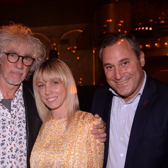 Exclusif - Louis Bertignac, sa compagne Laetitia et Benjamin Patou (PDG de Moma Group) lors de la soirée d'inauguration du club Manko à Paris, France, le 12 septembre 2019. © Rachid Bellak/Bestimage 