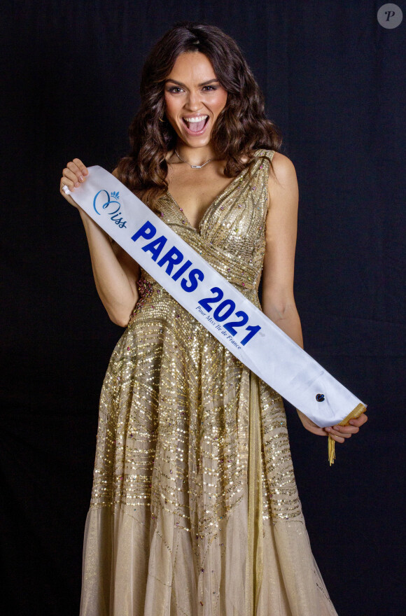 Shooting photo de Diane Leyre Miss Île-de-France 2021 et Miss Paris 2021, à Paris, France, le 21 juillet 2021. © Edward Tur via Bestimage