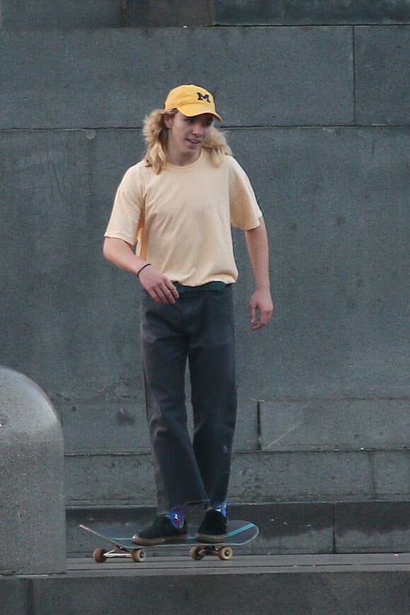 Rocco Ritchie (fils de Madonna) fait du skateboard à Turin en Italie le 18 novembre 2015.