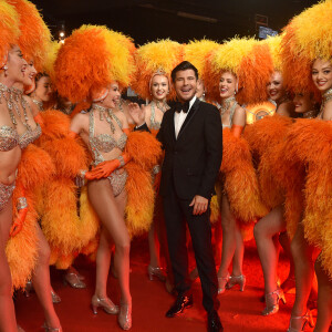 Exclusif - Vincent Niclo et les danseuses du Moulin Rouge - Backstage - Enregistrement de l'émission "300 Choeurs chantent pour les fêtes", diffusée le 22 décembre à 21h05 sur France 3.