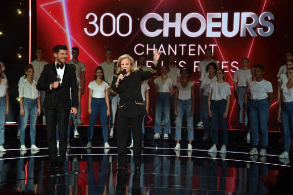 Exclusif - Vincent Niclo et Sylvie Vartan - Enregistrement de l'émission "300 Choeurs chantent pour les fêtes", diffusée le 22 décembre à 21h05 sur France 3.