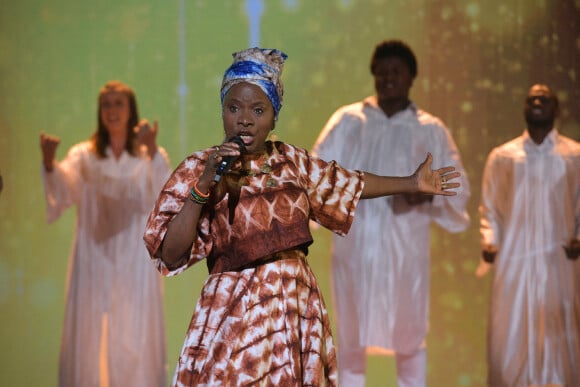 Exclusif - Angelique Kidjo - Enregistrement de l'émission "300 Choeurs chantent pour les fêtes", diffusée le 22 décembre à 21h05 sur France 3.