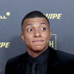 Kylian Mbappe - Photocall de la cérémonie du Ballon d'Or 2021 au Théâtre du Châtelet à Paris. Le 29 novembre 2021. © Jean-Baptiste Autissier / Panoramic / Bestimage
