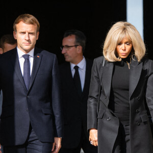 Le président de la République française, Emmanuel Macron et sa femme la Première Dame, Brigitte Macron lors de la cérémonie d'hommage national à Hubert Germain, à Paris, France, le 15 octobre 2021. © Romain Gaillard/Pool/Bestimage 