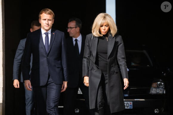 Le président de la République française, Emmanuel Macron et sa femme la Première Dame, Brigitte Macron lors de la cérémonie d'hommage national à Hubert Germain, à Paris, France, le 15 octobre 2021. © Romain Gaillard/Pool/Bestimage 