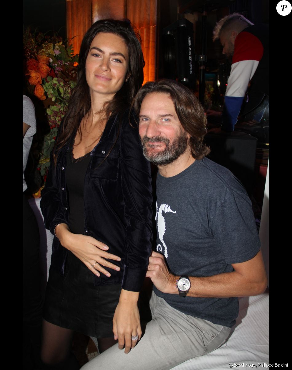 Frédéric Beigbeder et sa femme Lara Micheli - Les deux lauréats, P. Ducrozet et J. Zarca, se partagent le prix de Flore 2017 au Café de Flore à Paris, France, le 8 novembre 2017. © Philippe Baldini/Bestimage