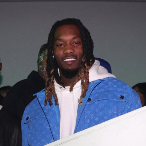 Cardi B a remis à son mari Offset un chèque de 2 millions de dollars pour son anniversaire, célébré à Sneakertopia LA. Los Angeles, le 21 décembre 2021.