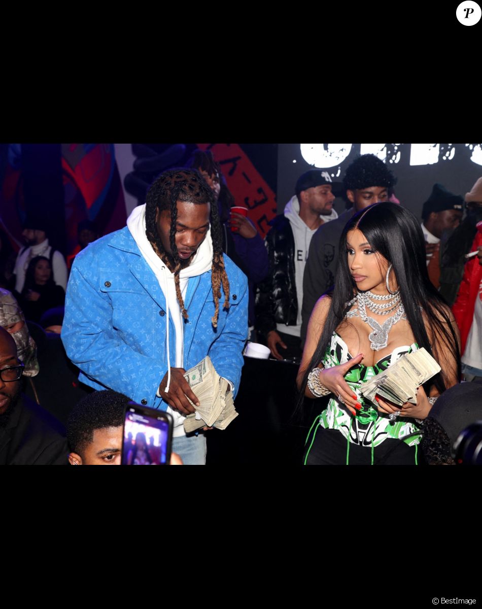 Cardi B assiste à la fête d'anniversaire de son mari Offset à Sneakertopia LA. Los Angeles, le 21 décembre 2021.